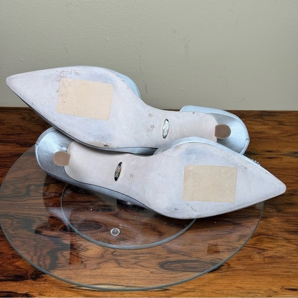 Badgley Mischka Fabia Kitten Heels - Picture 17 of 17